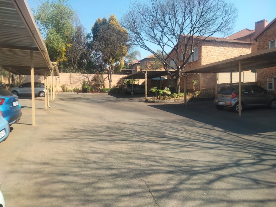 2 Bedroom Property for Sale in Sonneglans Gauteng