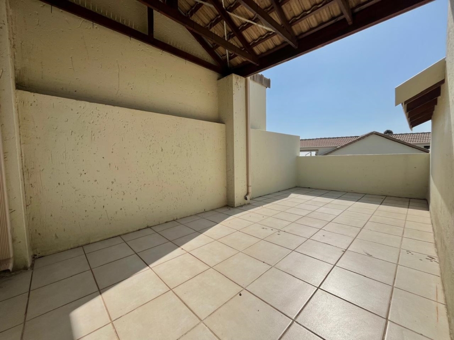 2 Bedroom Property for Sale in Lonehill Gauteng