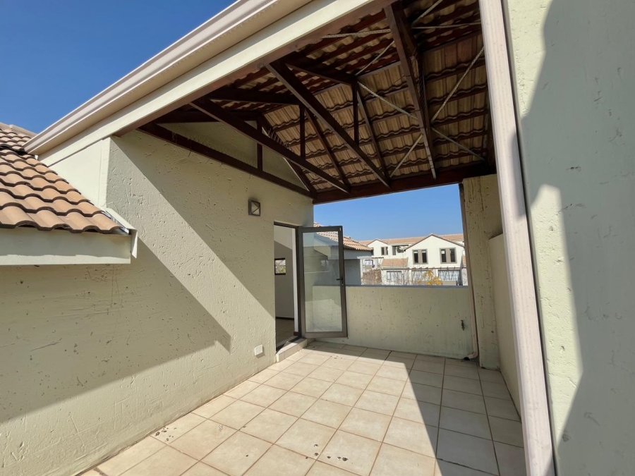 2 Bedroom Property for Sale in Lonehill Gauteng