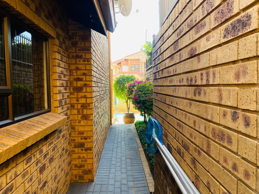 3 Bedroom Property for Sale in Erasmuskloof Gauteng