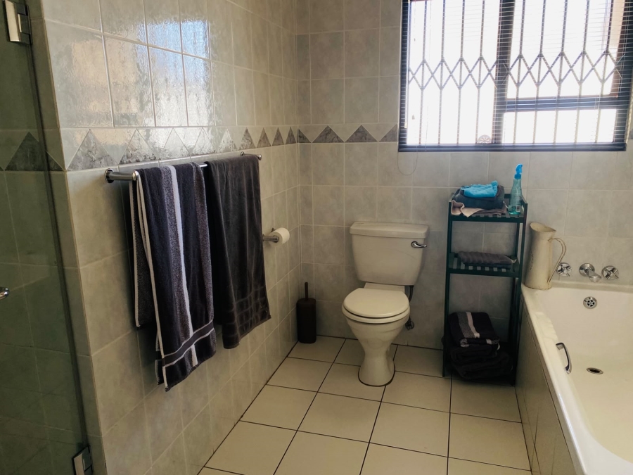 3 Bedroom Property for Sale in Erasmuskloof Gauteng