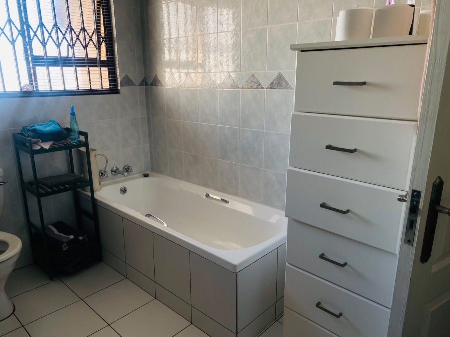 3 Bedroom Property for Sale in Erasmuskloof Gauteng
