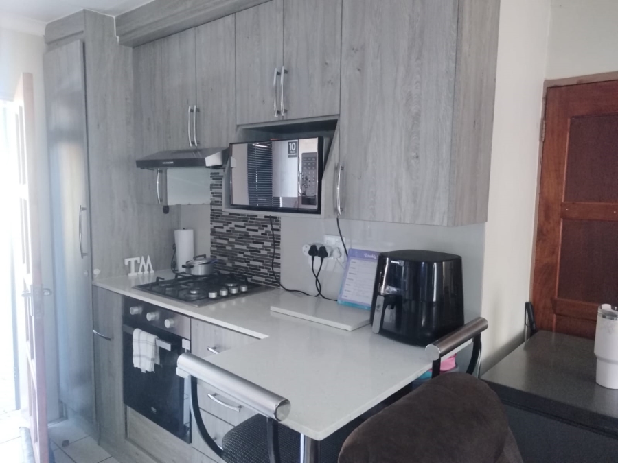 3 Bedroom Property for Sale in Clayville Gauteng
