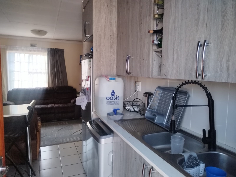 3 Bedroom Property for Sale in Clayville Gauteng