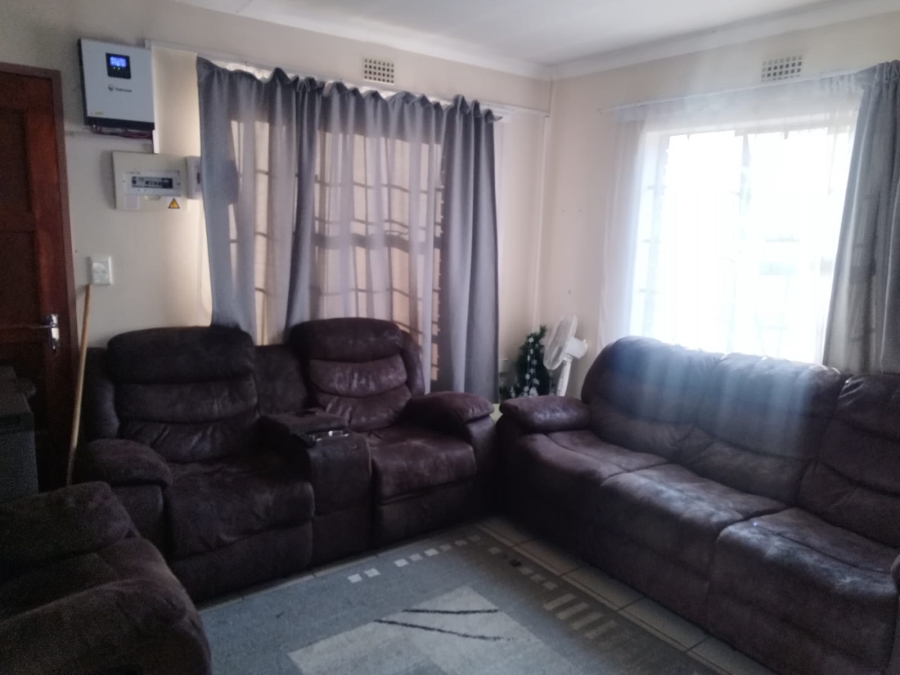 3 Bedroom Property for Sale in Clayville Gauteng