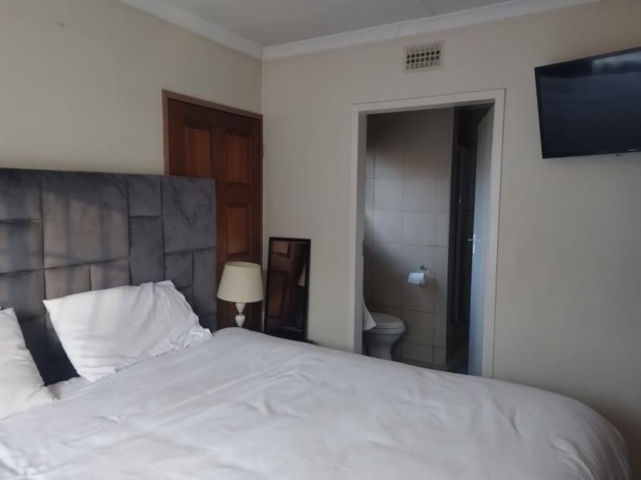 3 Bedroom Property for Sale in Clayville Gauteng