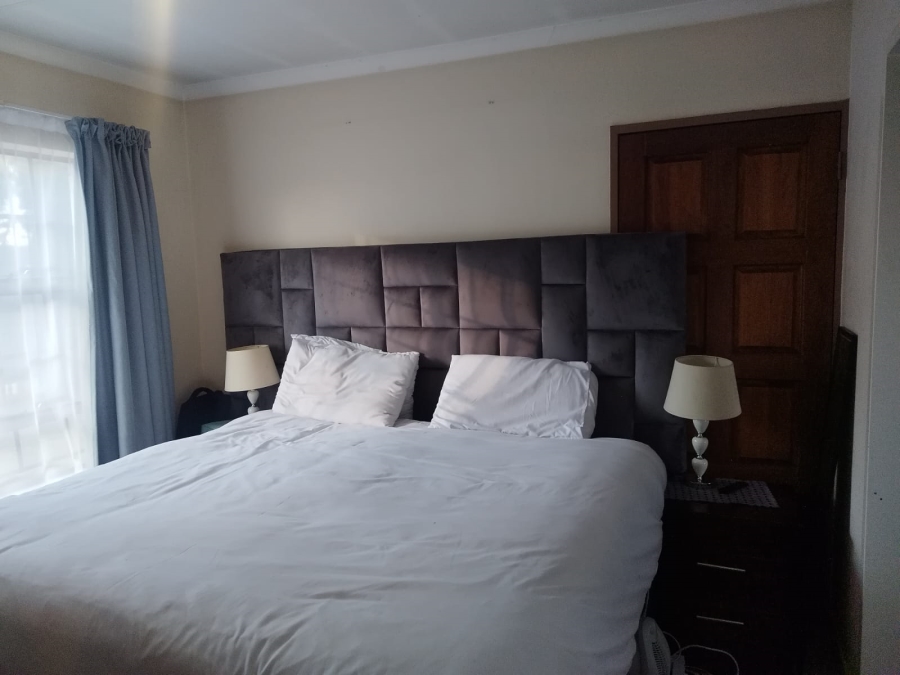 3 Bedroom Property for Sale in Clayville Gauteng