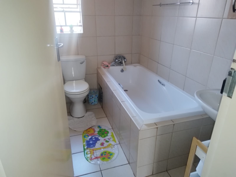 3 Bedroom Property for Sale in Clayville Gauteng