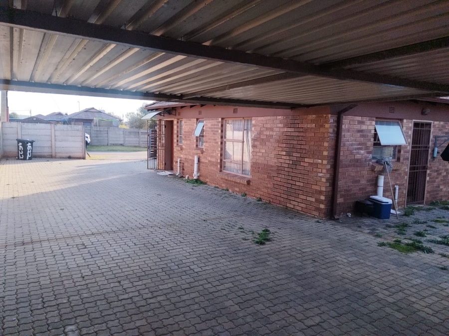 3 Bedroom Property for Sale in Clayville Gauteng
