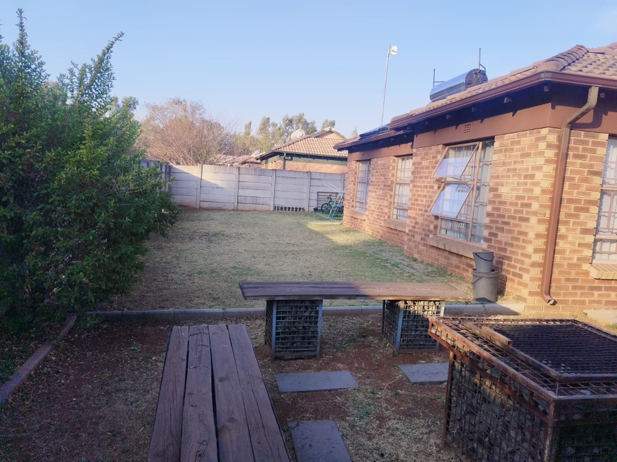 3 Bedroom Property for Sale in Clayville Gauteng