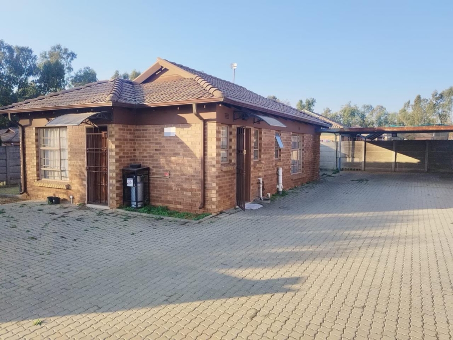 3 Bedroom Property for Sale in Clayville Gauteng