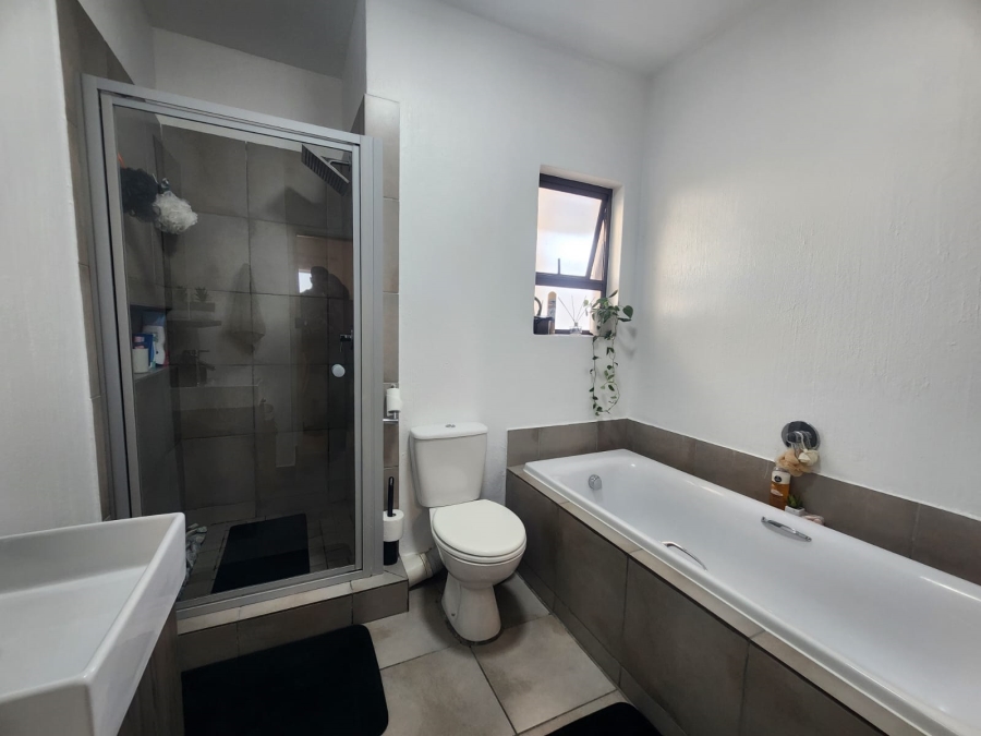 1 Bedroom Property for Sale in Beverley Gauteng