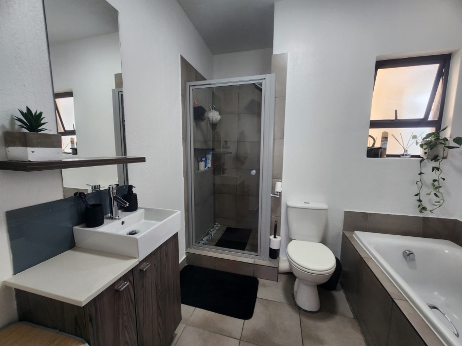 1 Bedroom Property for Sale in Beverley Gauteng