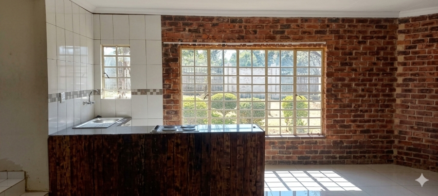To Let 2 Bedroom Property for Rent in Glen Austin Gauteng
