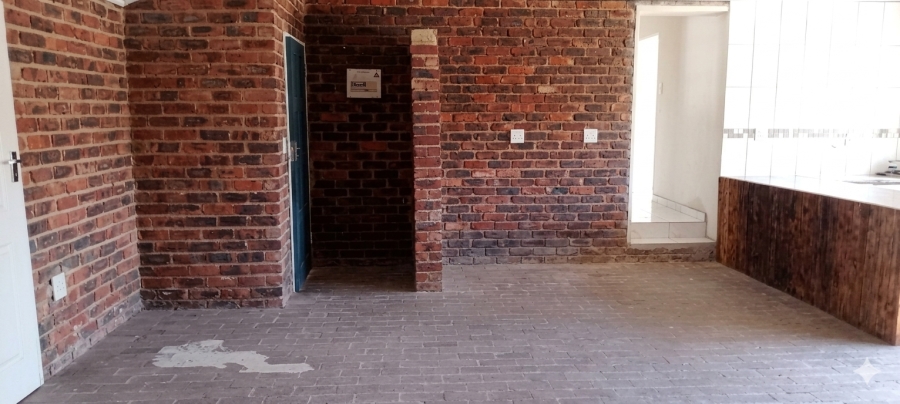 To Let 2 Bedroom Property for Rent in Glen Austin Gauteng