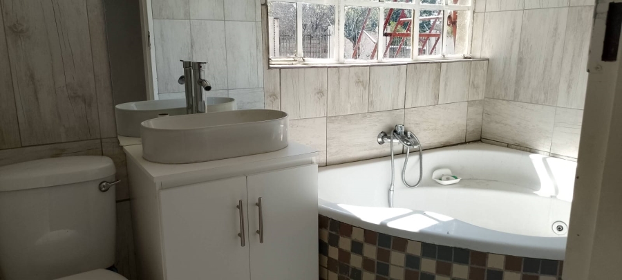 To Let 2 Bedroom Property for Rent in Glen Austin Gauteng