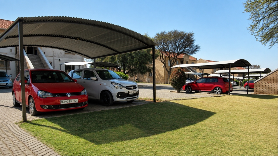 2 Bedroom Property for Sale in Groblerpark Gauteng