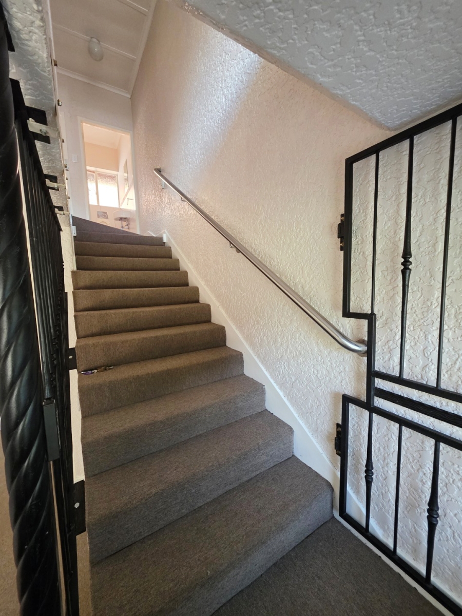 2 Bedroom Property for Sale in Robindale Gauteng