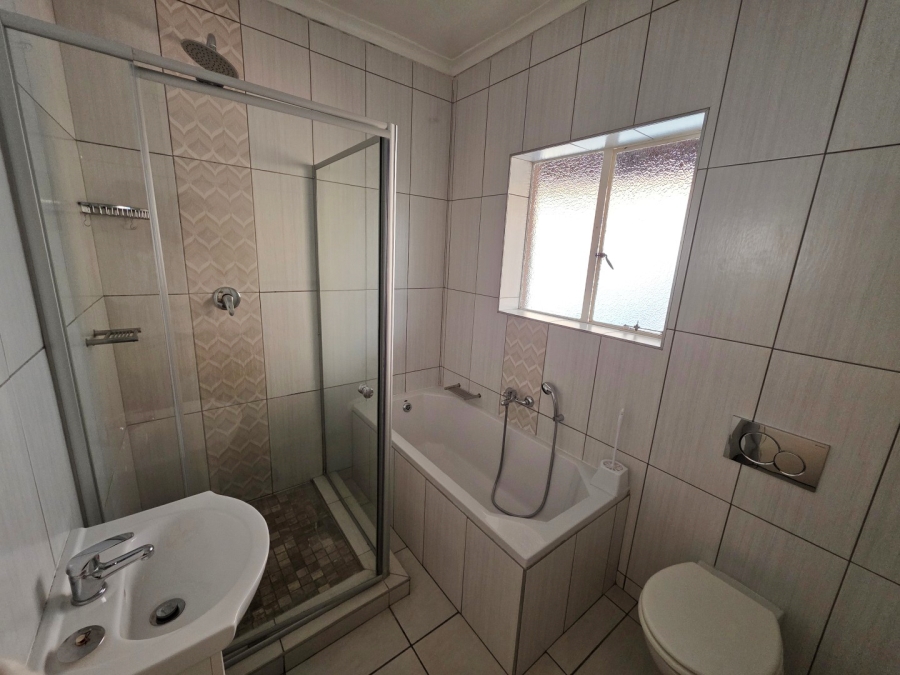 2 Bedroom Property for Sale in Robindale Gauteng
