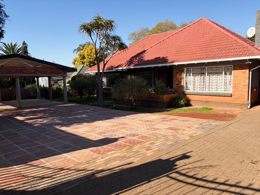 To Let 3 Bedroom Property for Rent in Linden Gauteng