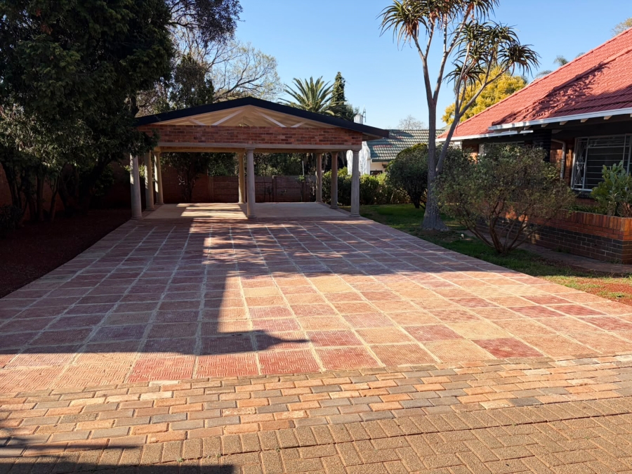 To Let 3 Bedroom Property for Rent in Linden Gauteng