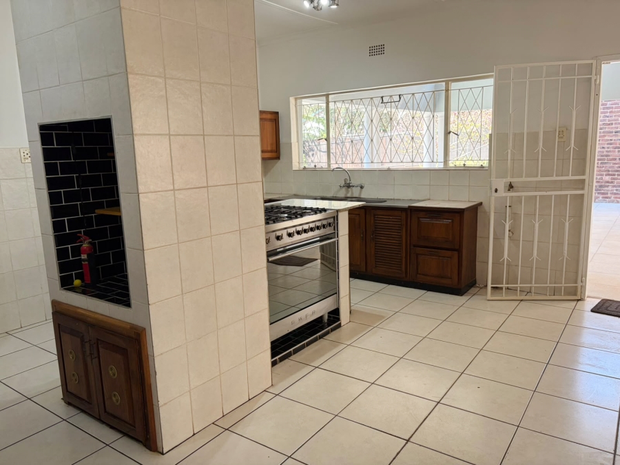 To Let 3 Bedroom Property for Rent in Linden Gauteng