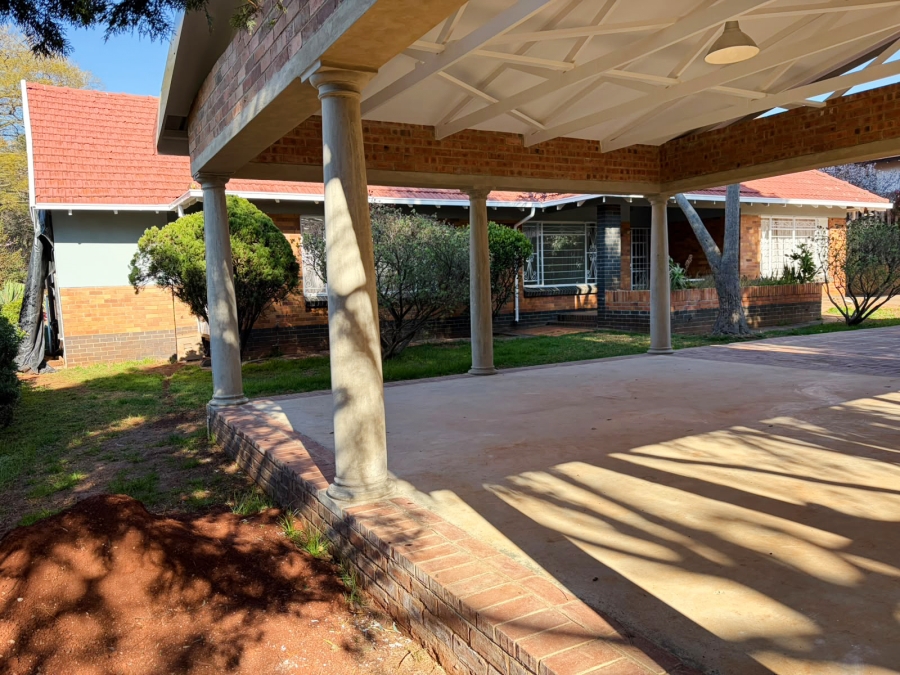 To Let 3 Bedroom Property for Rent in Linden Gauteng