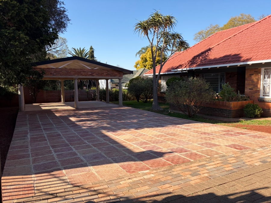 To Let 3 Bedroom Property for Rent in Linden Gauteng