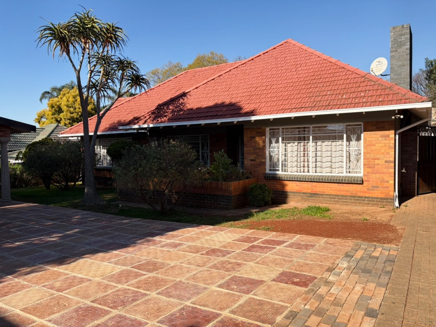 To Let 3 Bedroom Property for Rent in Linden Gauteng