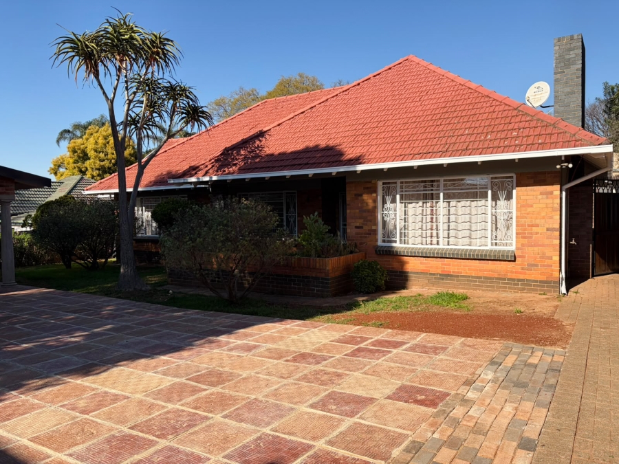 To Let 3 Bedroom Property for Rent in Linden Gauteng