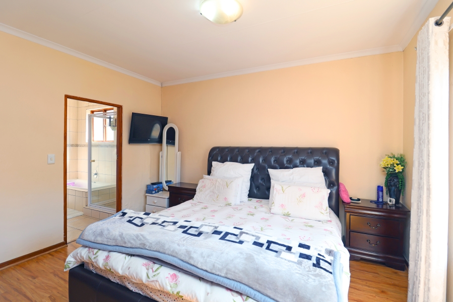 3 Bedroom Property for Sale in Country View Gauteng