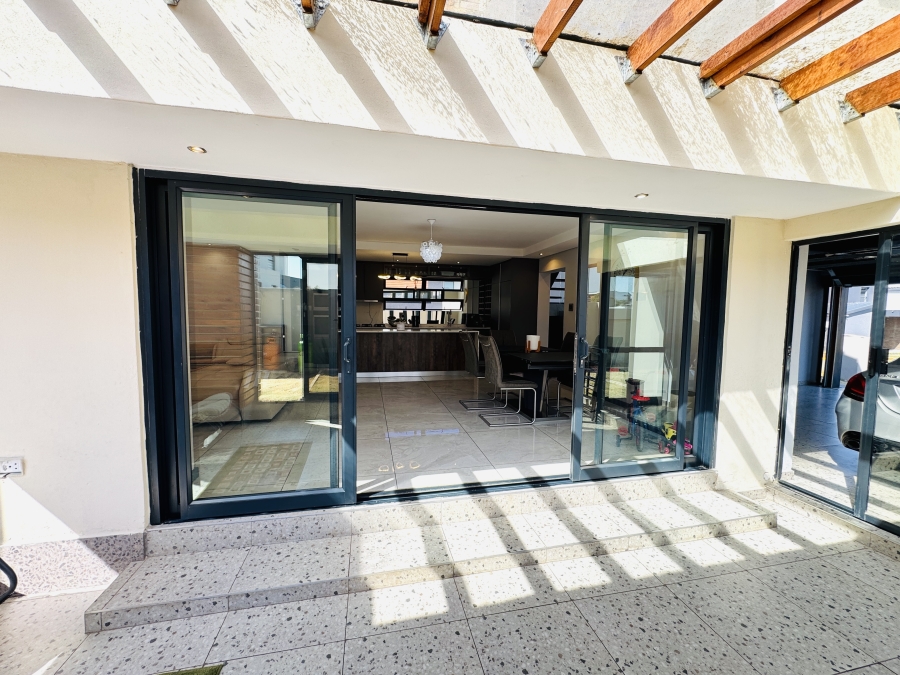 4 Bedroom Property for Sale in Swallow Hills Lifestyle Estate Gauteng