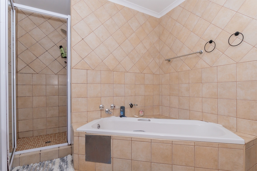2 Bedroom Property for Sale in Huntingdon Gauteng