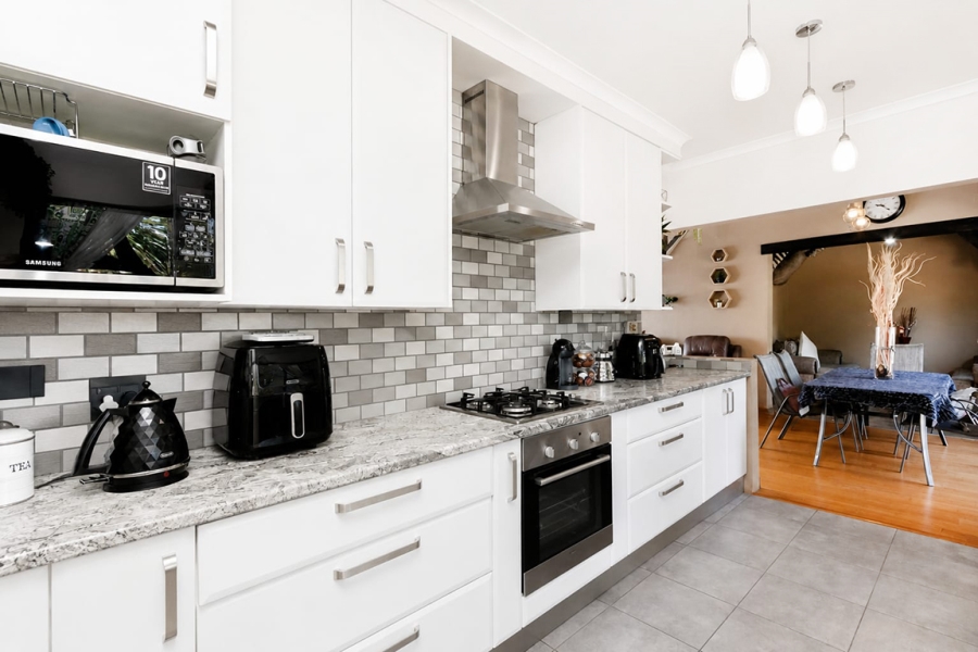 3 Bedroom Property for Sale in Roodekrans Gauteng
