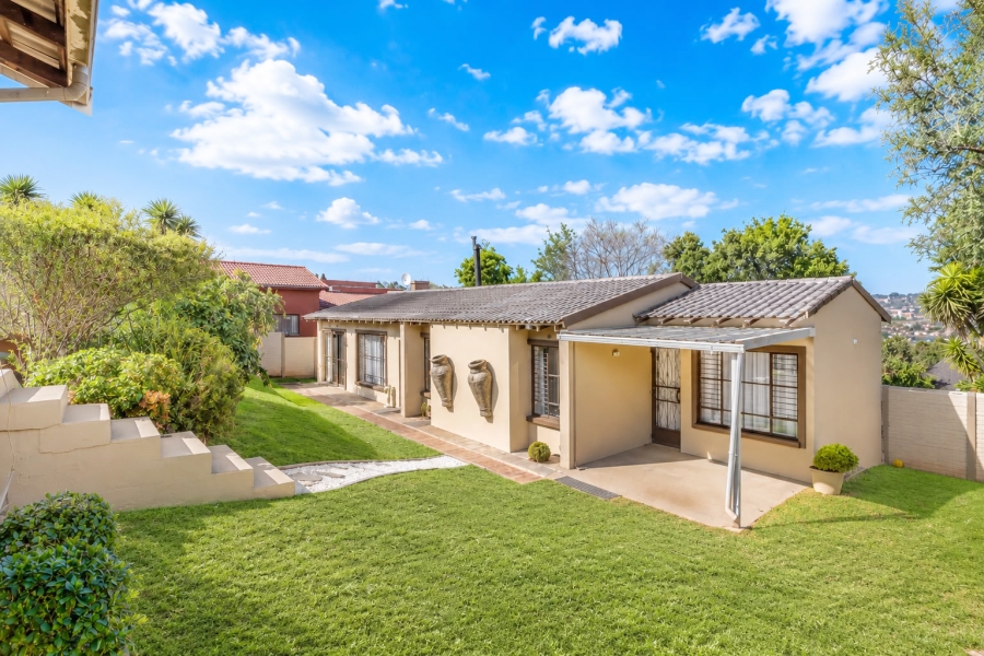 3 Bedroom Property for Sale in Roodekrans Gauteng
