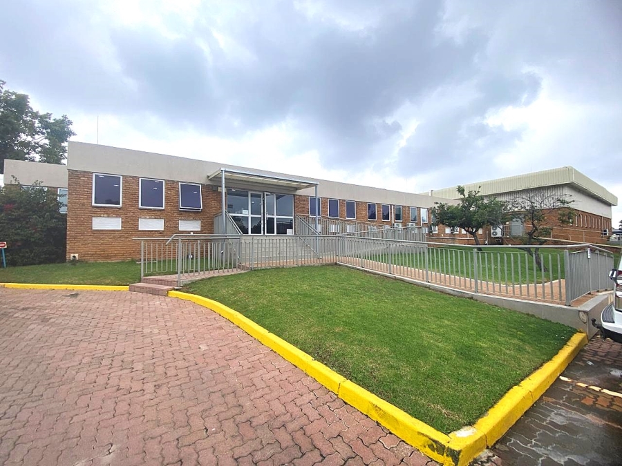 To Let Commercial Property for Rent in Randjespark Gauteng