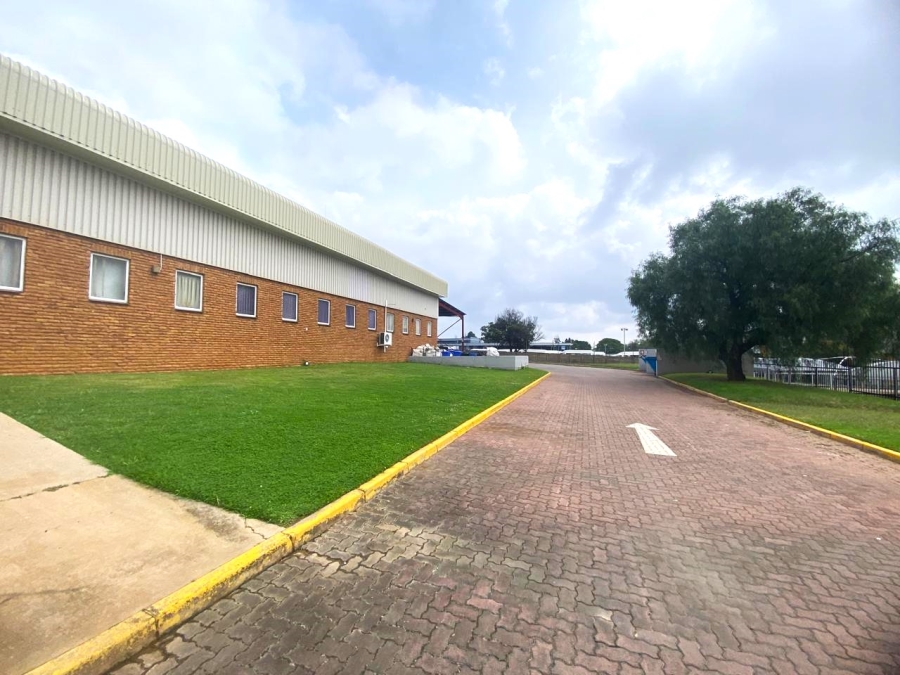 To Let Commercial Property for Rent in Randjespark Gauteng