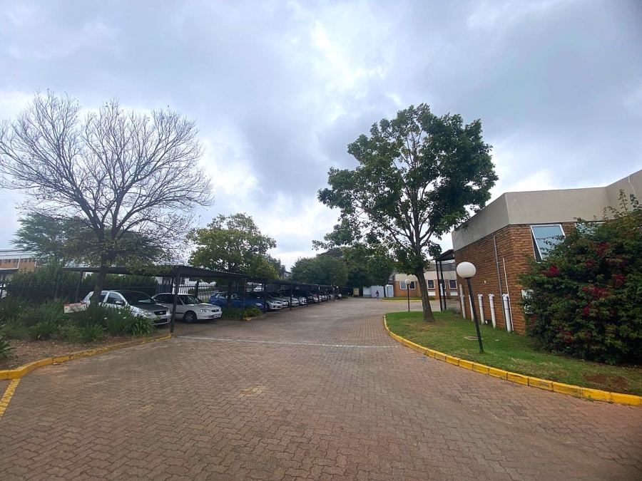 To Let Commercial Property for Rent in Randjespark Gauteng