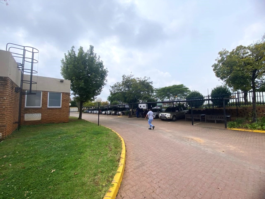 To Let Commercial Property for Rent in Randjespark Gauteng