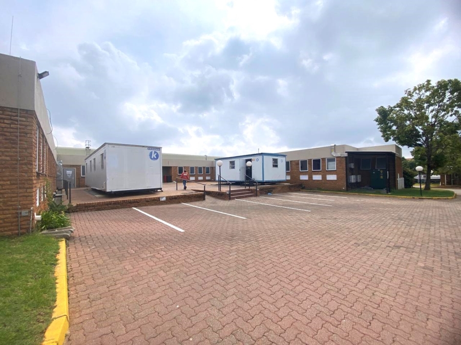 To Let Commercial Property for Rent in Randjespark Gauteng