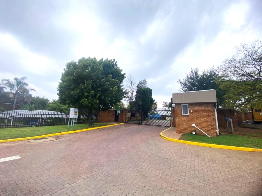 To Let Commercial Property for Rent in Randjespark Gauteng