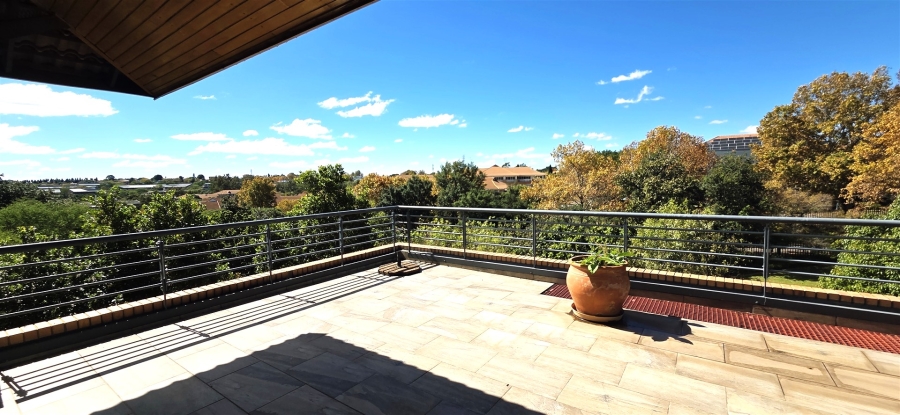 To Let Commercial Property for Rent in Gallo Manor Gauteng