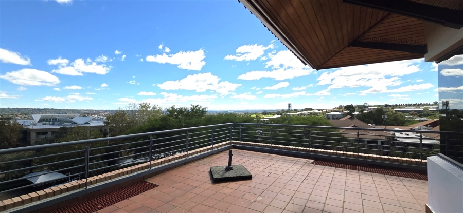 To Let Commercial Property for Rent in Gallo Manor Gauteng