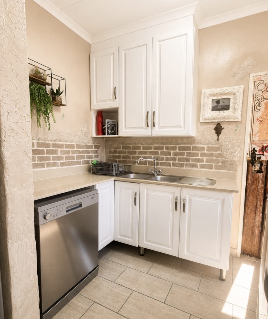3 Bedroom Property for Sale in Kenmare Gauteng