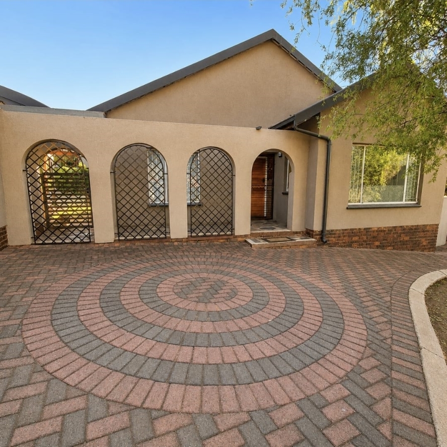 3 Bedroom Property for Sale in Kenmare Gauteng