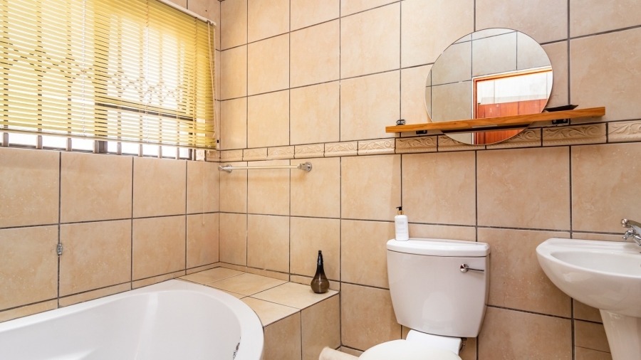 2 Bedroom Property for Sale in Amorosa Gauteng
