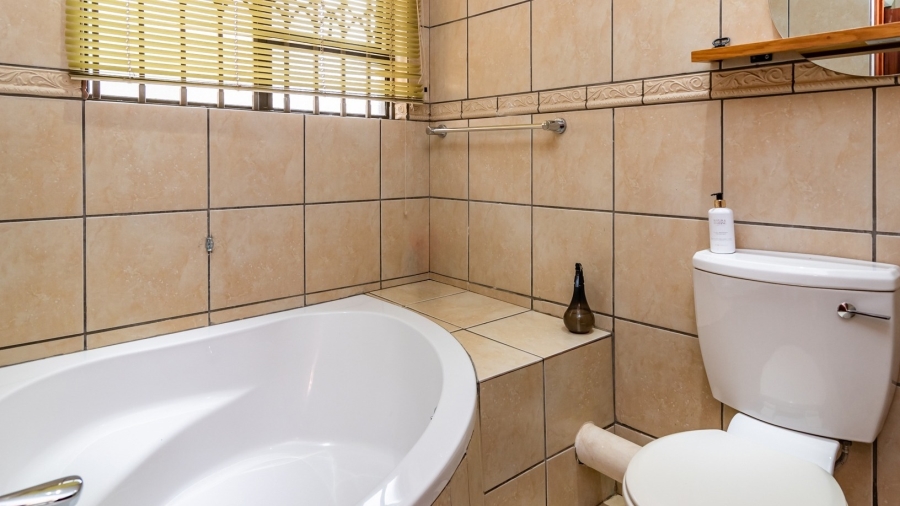 2 Bedroom Property for Sale in Amorosa Gauteng