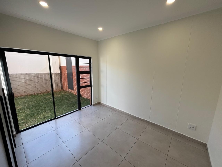 To Let 1 Bedroom Property for Rent in Greenstone Hill Gauteng
