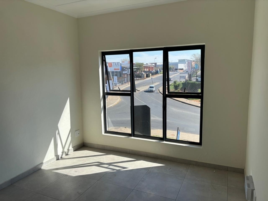 To Let 1 Bedroom Property for Rent in Greenstone Hill Gauteng