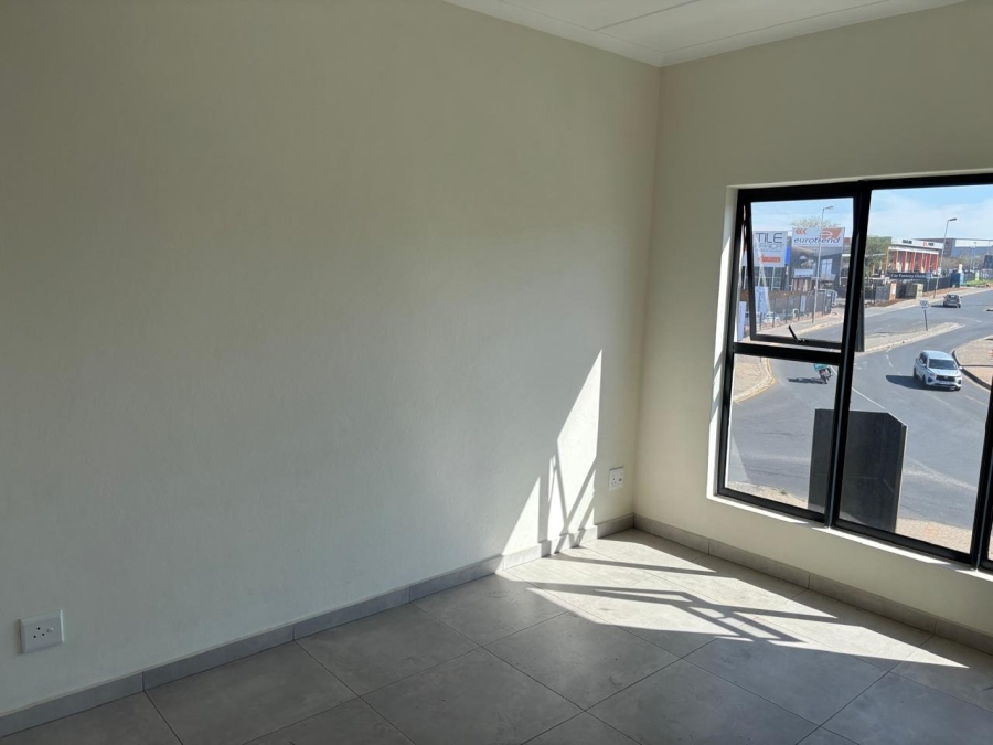To Let 1 Bedroom Property for Rent in Greenstone Hill Gauteng